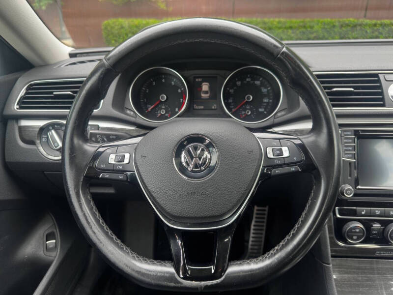 2017 Volkswagen Passat 1.8T SEL Premium