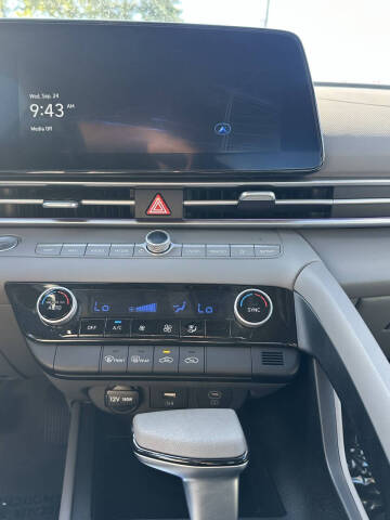 2024 Hyundai Elantra SEL