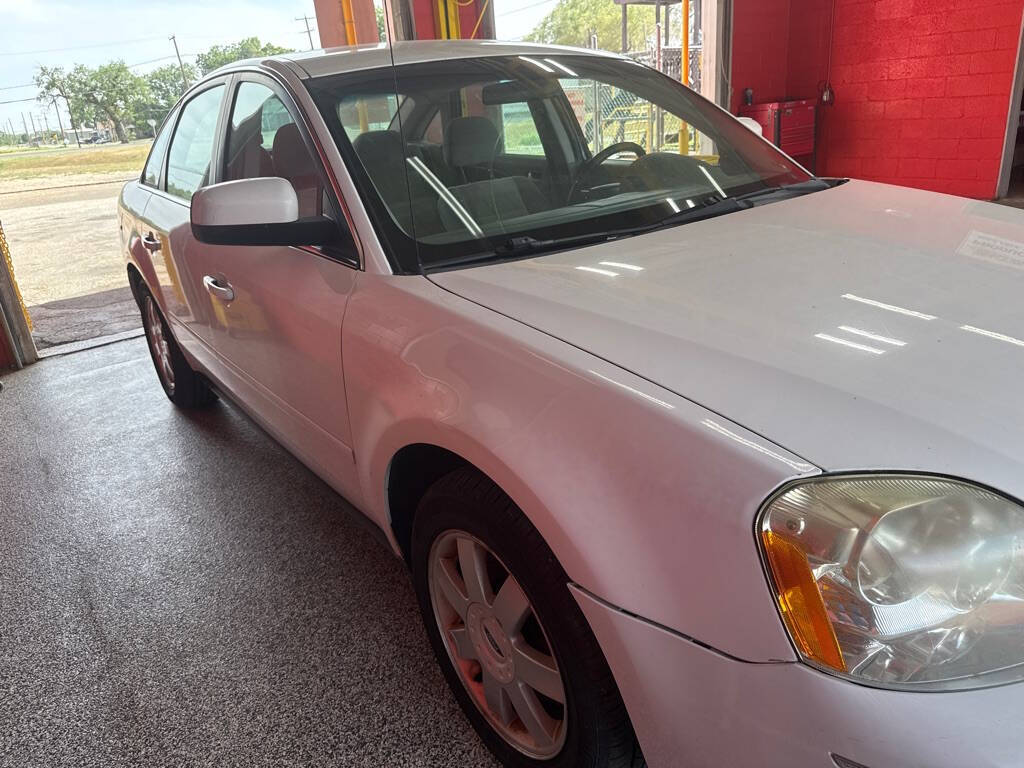 White 2006 Ford Five Hundred SE AWD SE 4dr Sedan 12