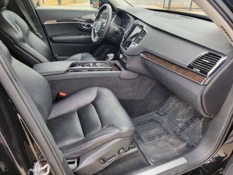 2017 Volvo XC90 T6 Momentum