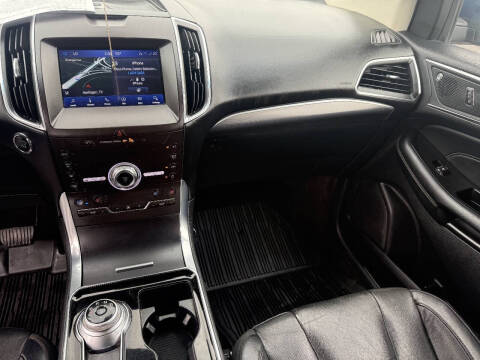 2020 Ford Edge Titanium