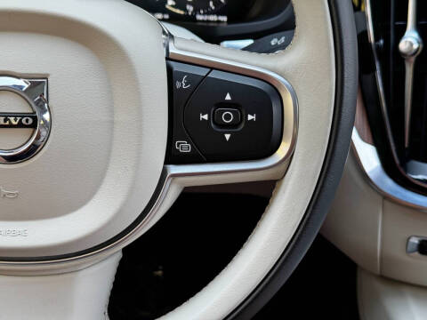 2022 Volvo S60 B5 Momentum