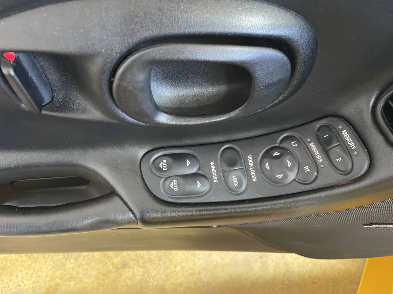 2004 Chevrolet Corvette 13