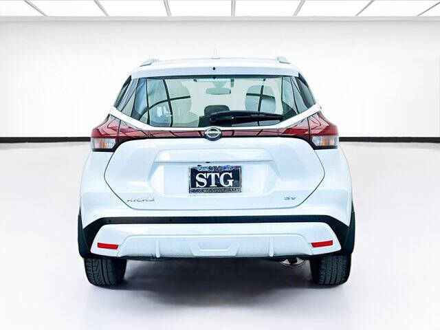 2022 Nissan Kicks SV