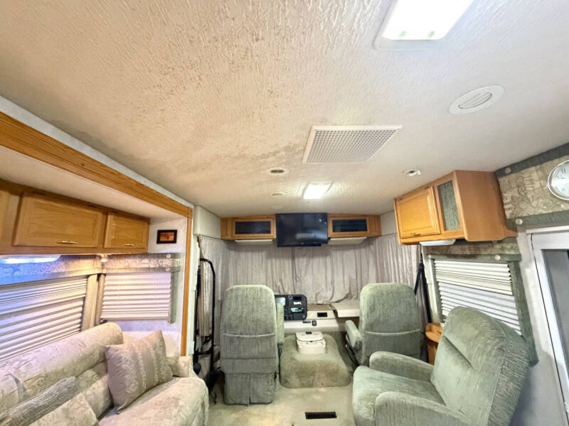 2004 Winnebago Brave