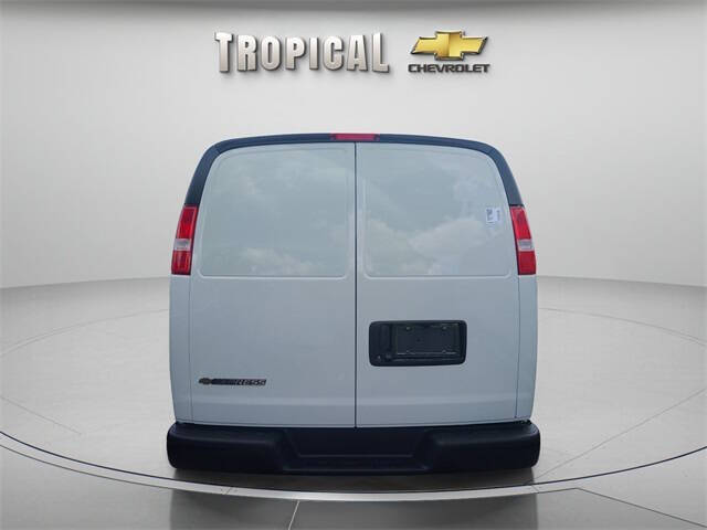 2025 Chevrolet Express 2500