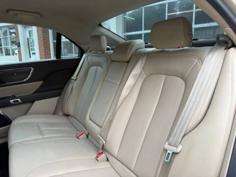 2018 Lincoln Continental Premiere