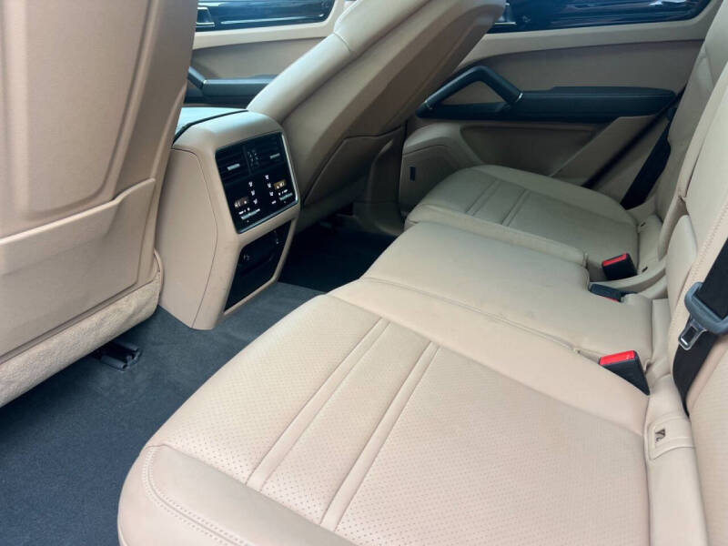 2023 Porsche Cayenne
