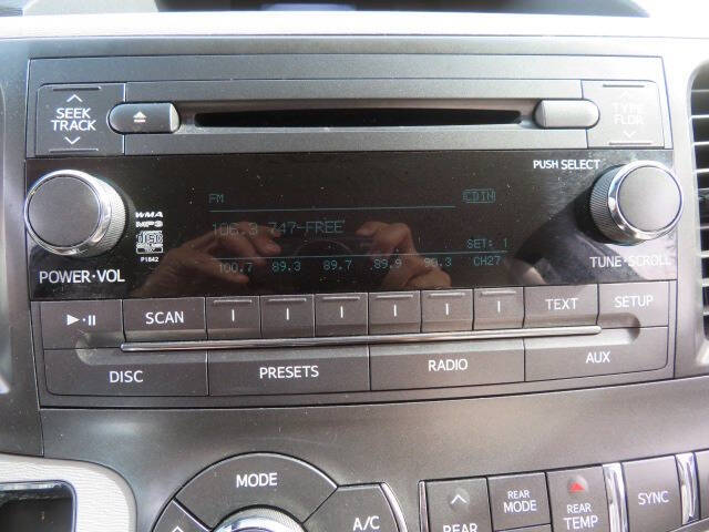 2014 Toyota Sienna LE Mobility 7-Passenger