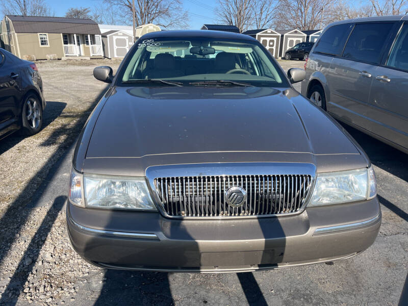 2005 Mercury Grand Marquis for sale at HEDGES USED CARS in Carleton MI