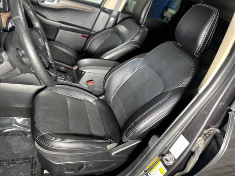 2020 Ford Escape Titanium