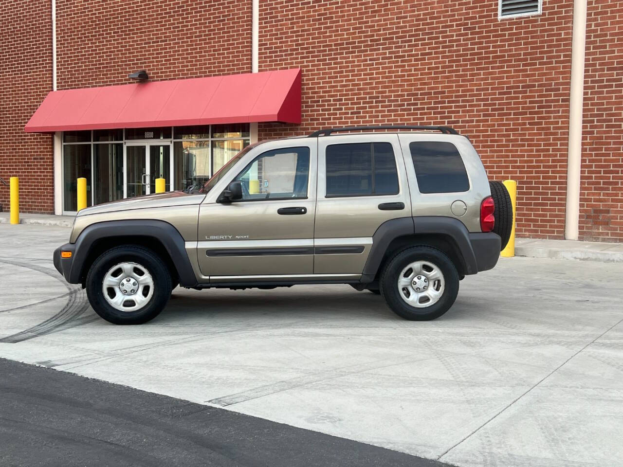 2003 Jeep Liberty for sale at R&G Auto Sales in Tujunga, CA