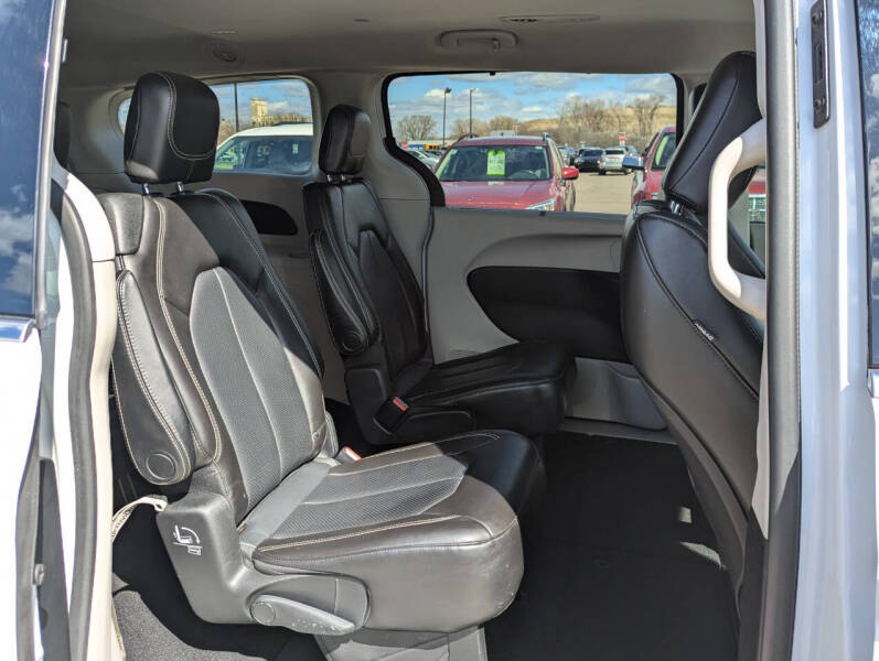 2020 Chrysler Voyager LXi