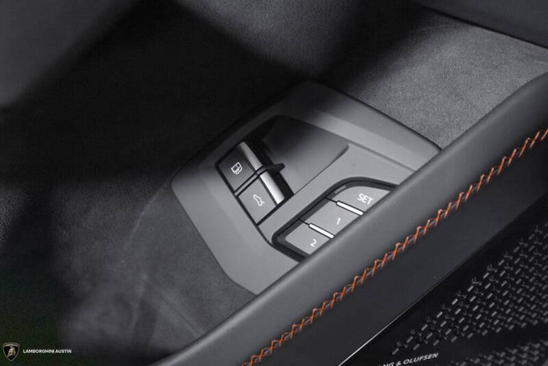 2025 Lamborghini Urus SE