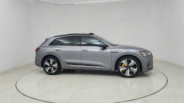 2022 Audi e-tron quattro Premium Plus