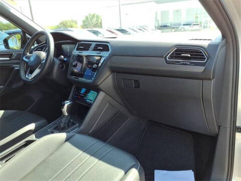 2023 Volkswagen Tiguan SE R-Line Black