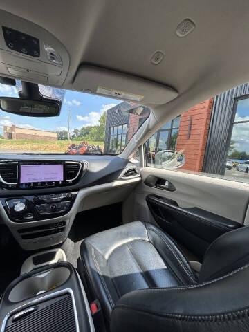 2022 Chrysler Pacifica Touring L