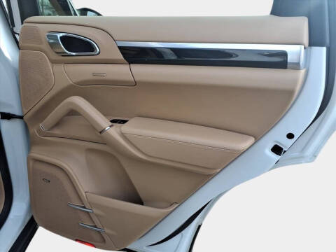 2014 Porsche Cayenne Platinum