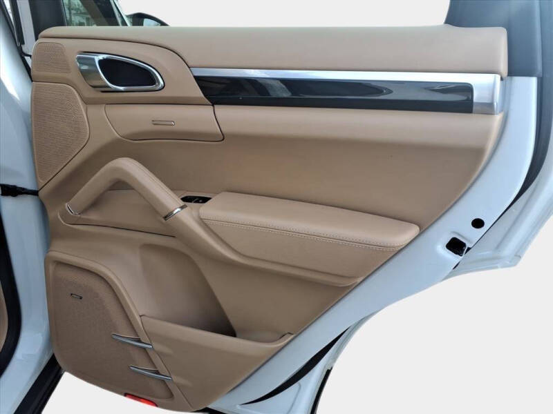 2014 Porsche Cayenne Platinum