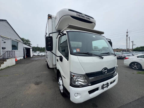 2017 Hino 195