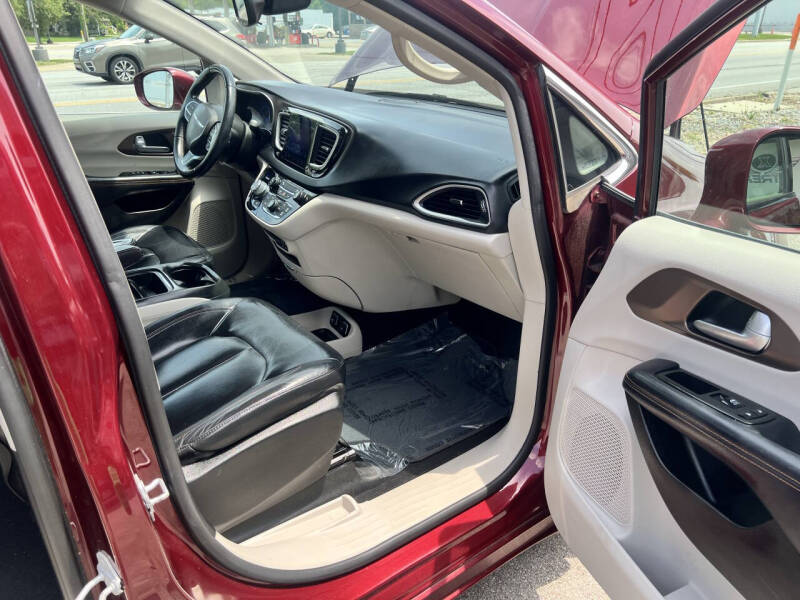 2017 Chrysler Pacifica Touring-L