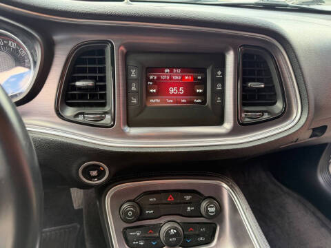 2017 Dodge Challenger SXT Plus