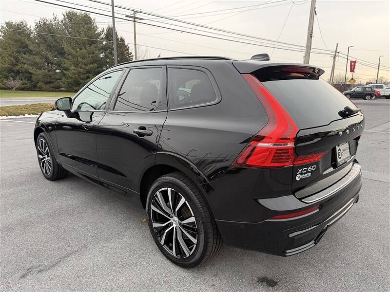 2024 Volvo XC60 B5 Plus Dark Theme