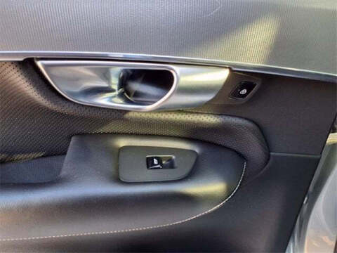 2019 Volvo XC90 T5 R-Design