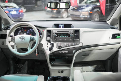 2013 Toyota Sienna LE 7-Passenger