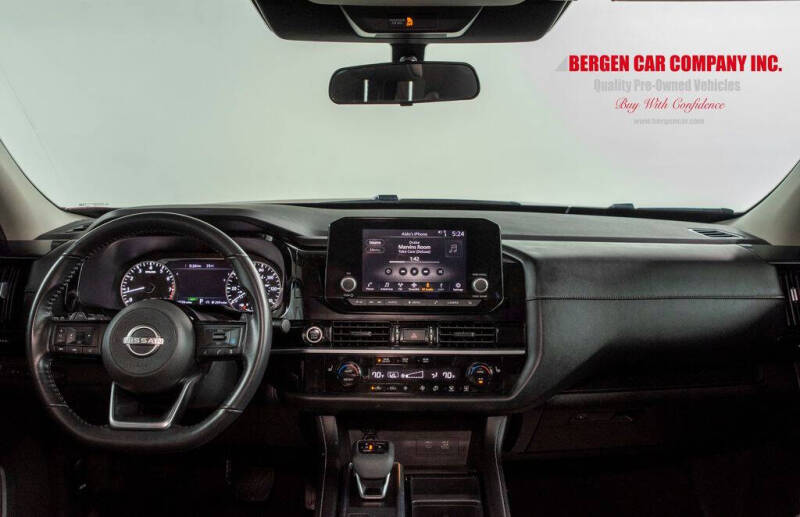 2023 Nissan Pathfinder SV