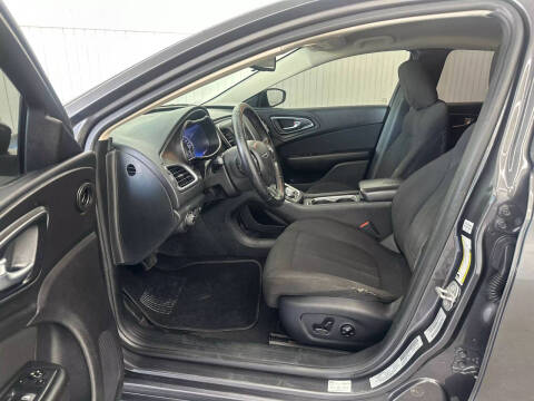 2016 Chrysler 200 Touring