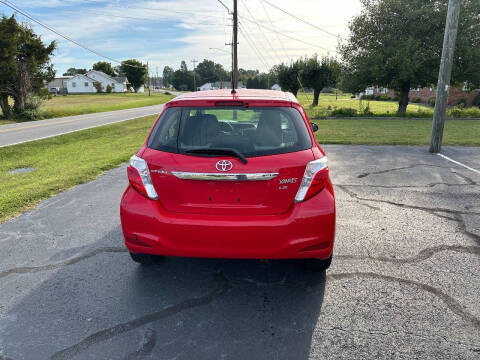 2012 Toyota Yaris 5-Door LE