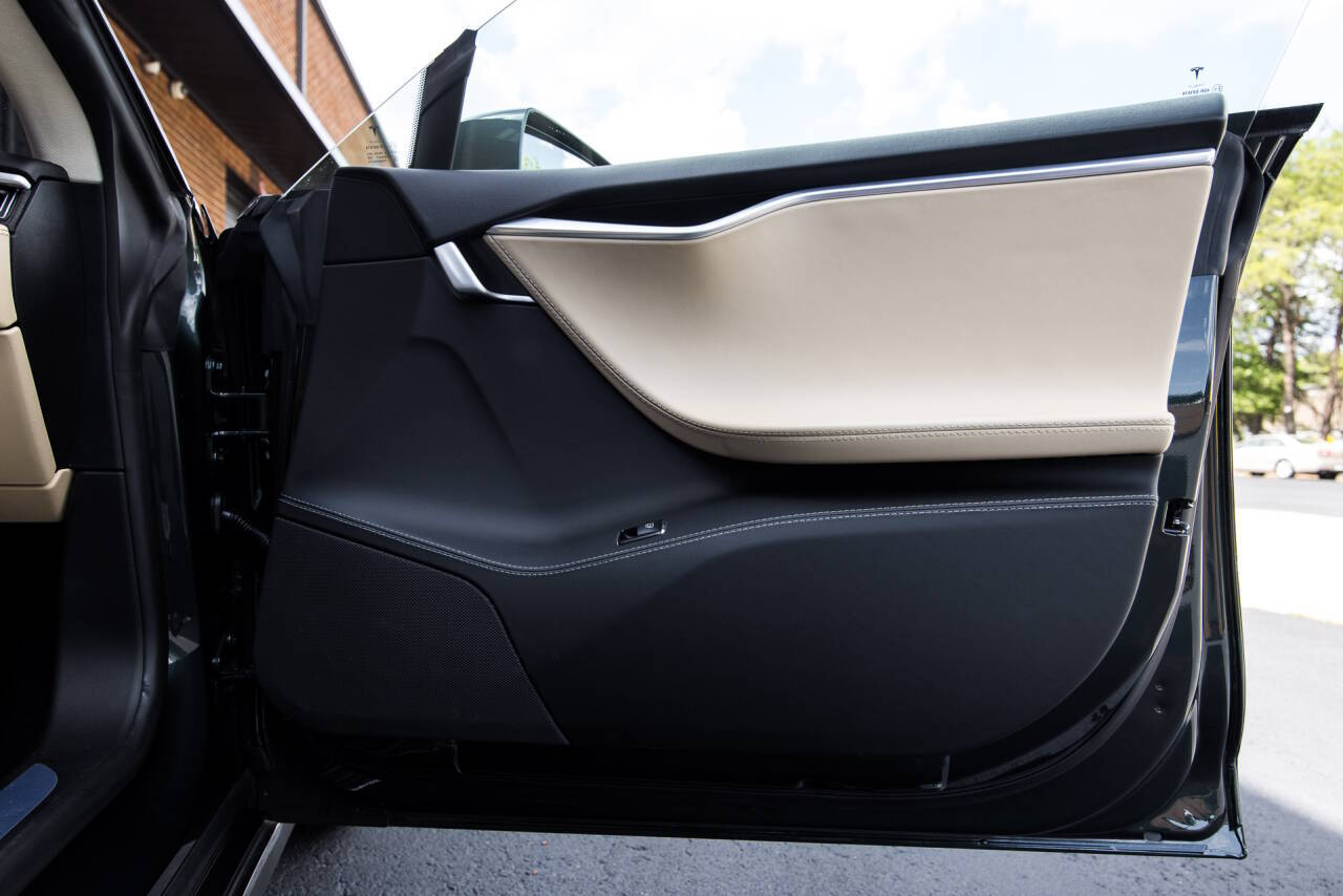 2014 Tesla Model S 10