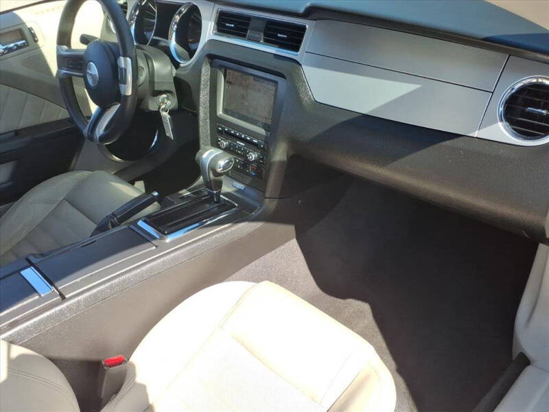 2011 Ford Mustang V6 Premium