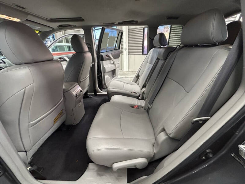 2011 Toyota Highlander SE