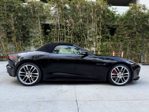 2016 Jaguar F-TYPE R