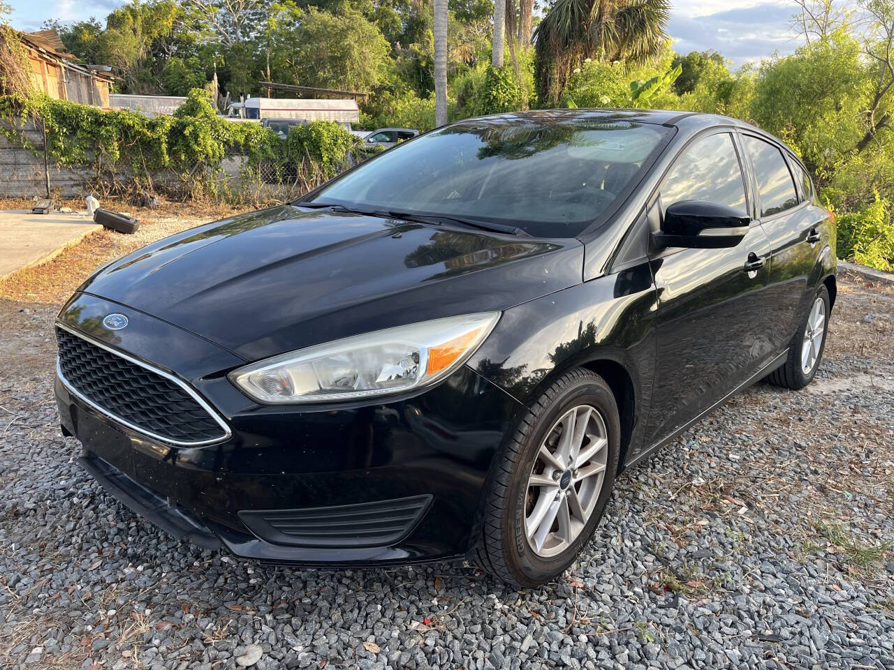 Black 2016 Ford Focus SE SE 4dr Hatchback 1