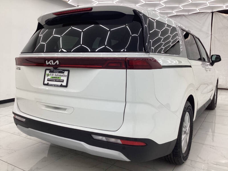 2023 Kia Carnival LX