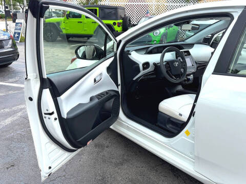 2020 Toyota Prius LE
