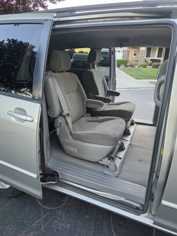 2004 Toyota Sienna