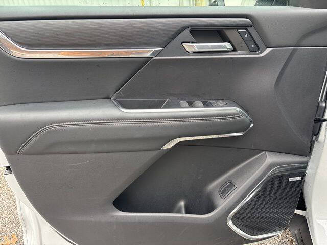 2024 GMC Acadia Elevation