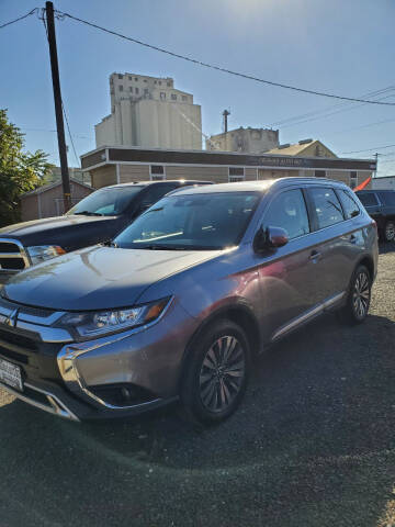 2020 Mitsubishi Outlander for sale at Deanas Auto Biz in Pendleton OR