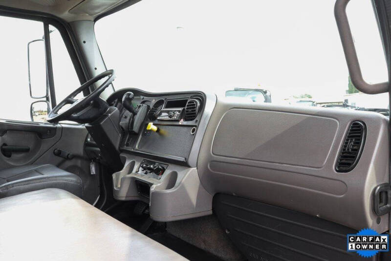 2019 Freightliner M2 106