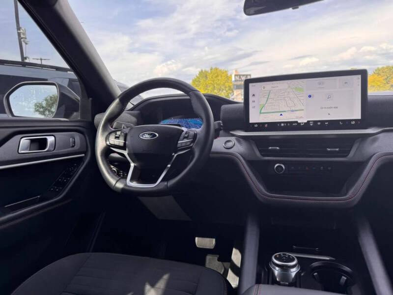 2025 Ford Explorer ST-Line