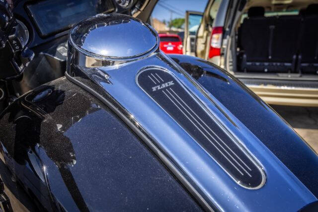 2011 Harley-Davidson FLHXI