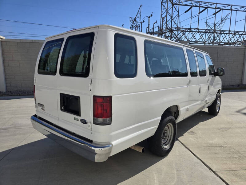 2013 Ford E-Series Econoline Wagon XLT photo 11