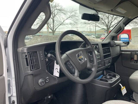 2025 Chevrolet Express 3500