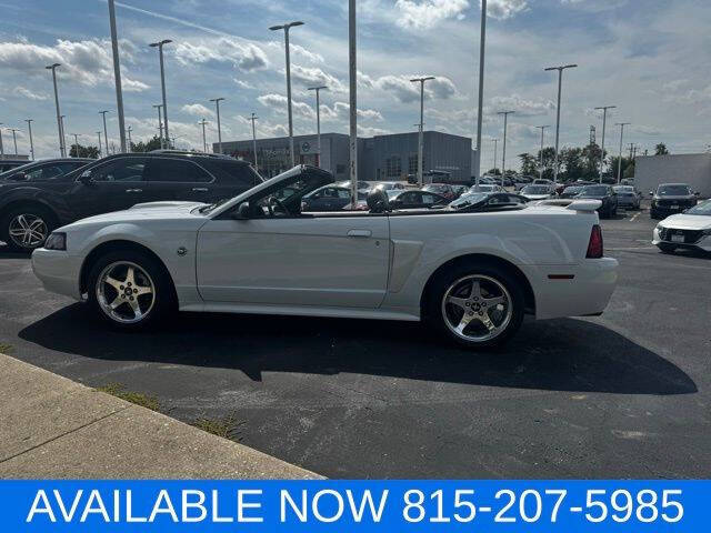 Off white 2004 Ford Mustang GT Deluxe Convertible GT Deluxe 2dr Convertible 1