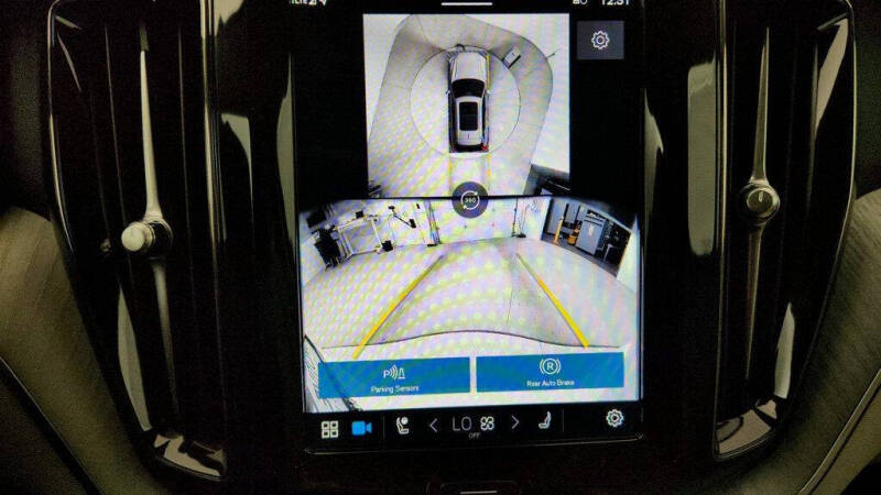 2024 Volvo XC60 Recharge T8 Plus Dark Theme