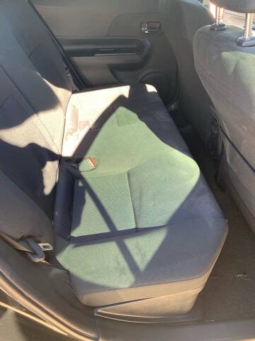 2016 Toyota Prius c Two